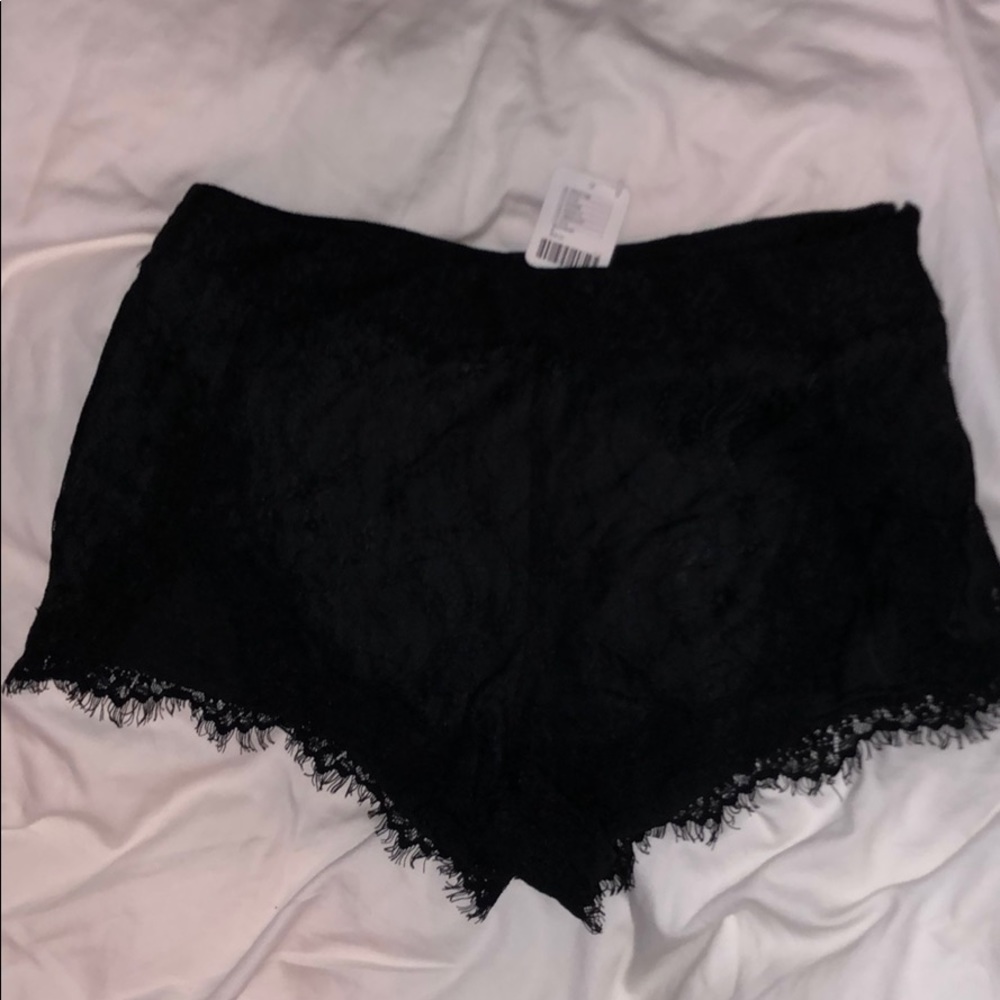 NWT lace shorts